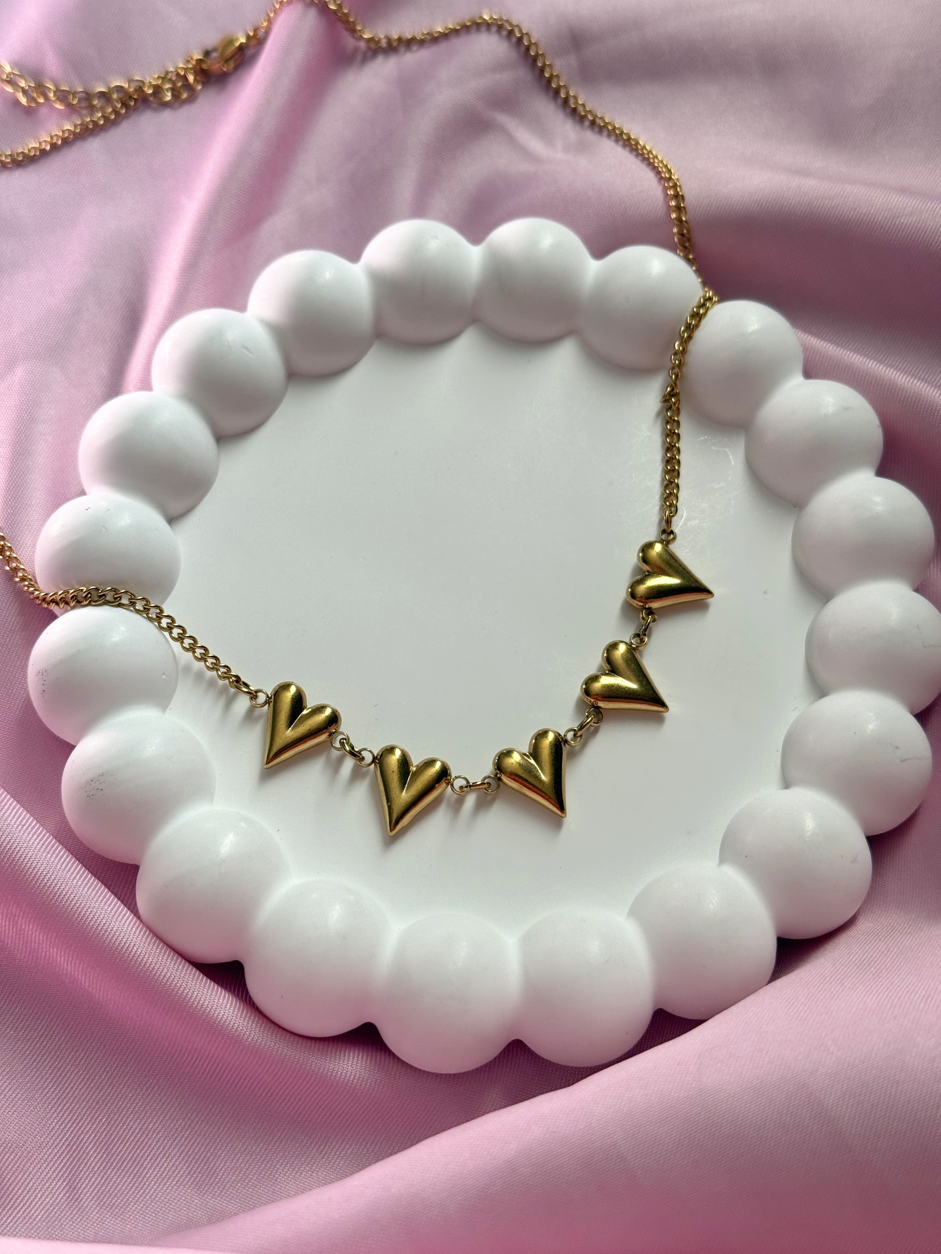 Necklace - 5 hearts - gold