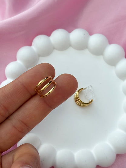 Clip on Earrings - Ready for my closeup - Gold