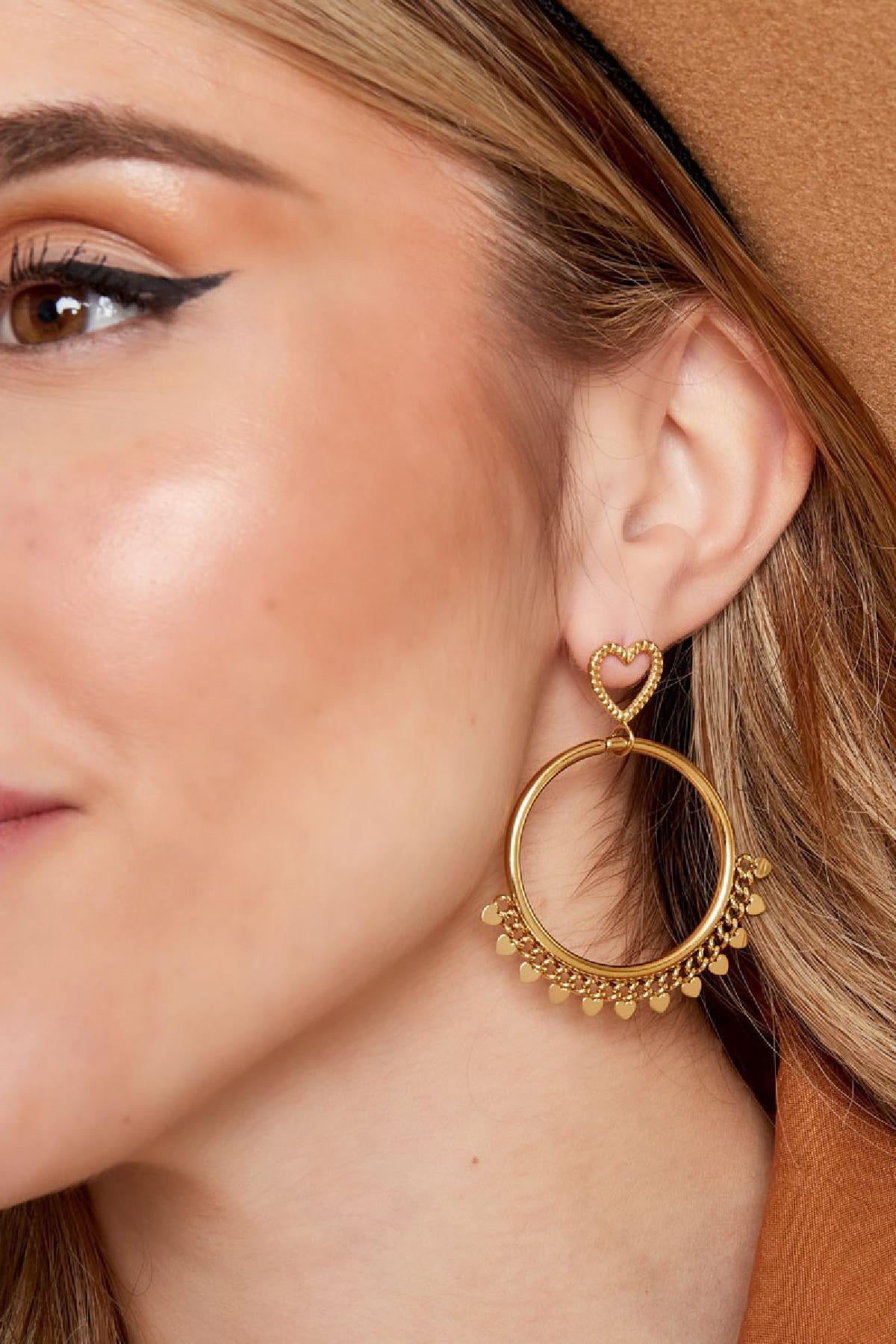 Oorbellen rond met hartjes detail - goud