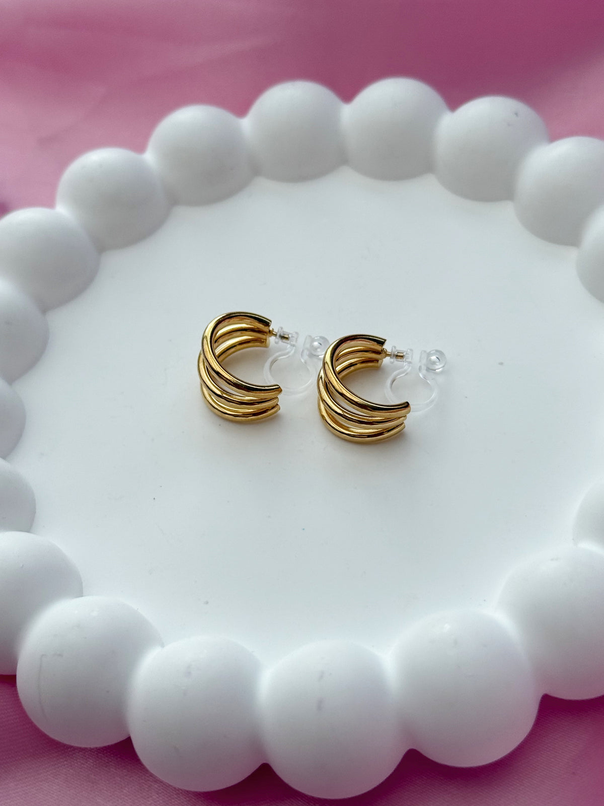 Clip on Earrings - Ready for my closeup - Gold