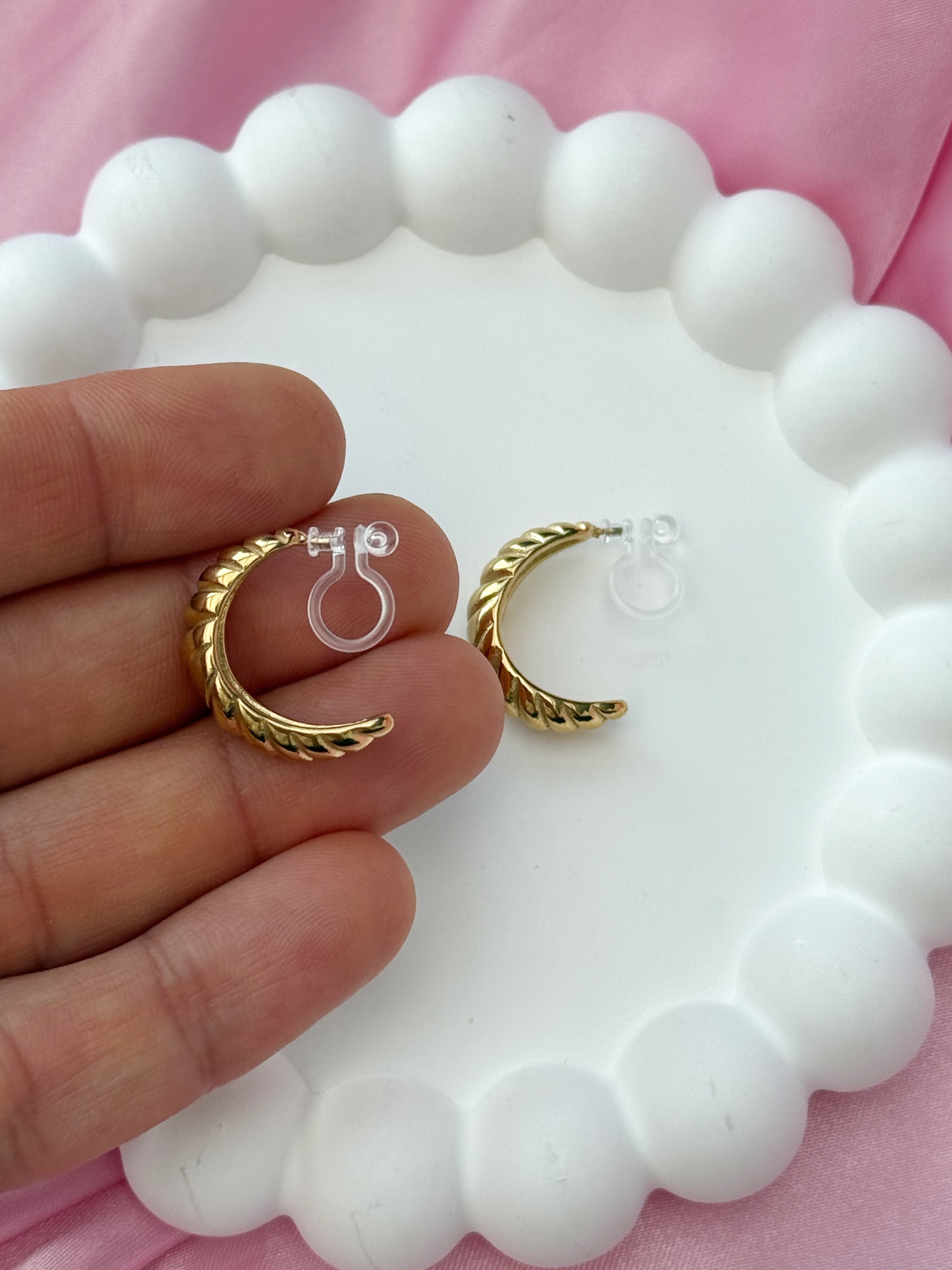 Clip on Earrings - Croissant Si Vouis Plait
