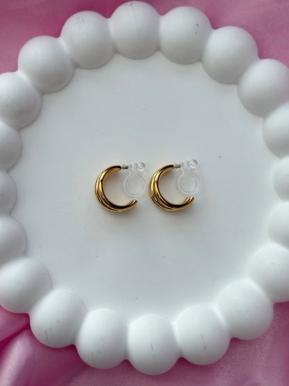 Clip on Earrings - Ready for my closeup - Gold