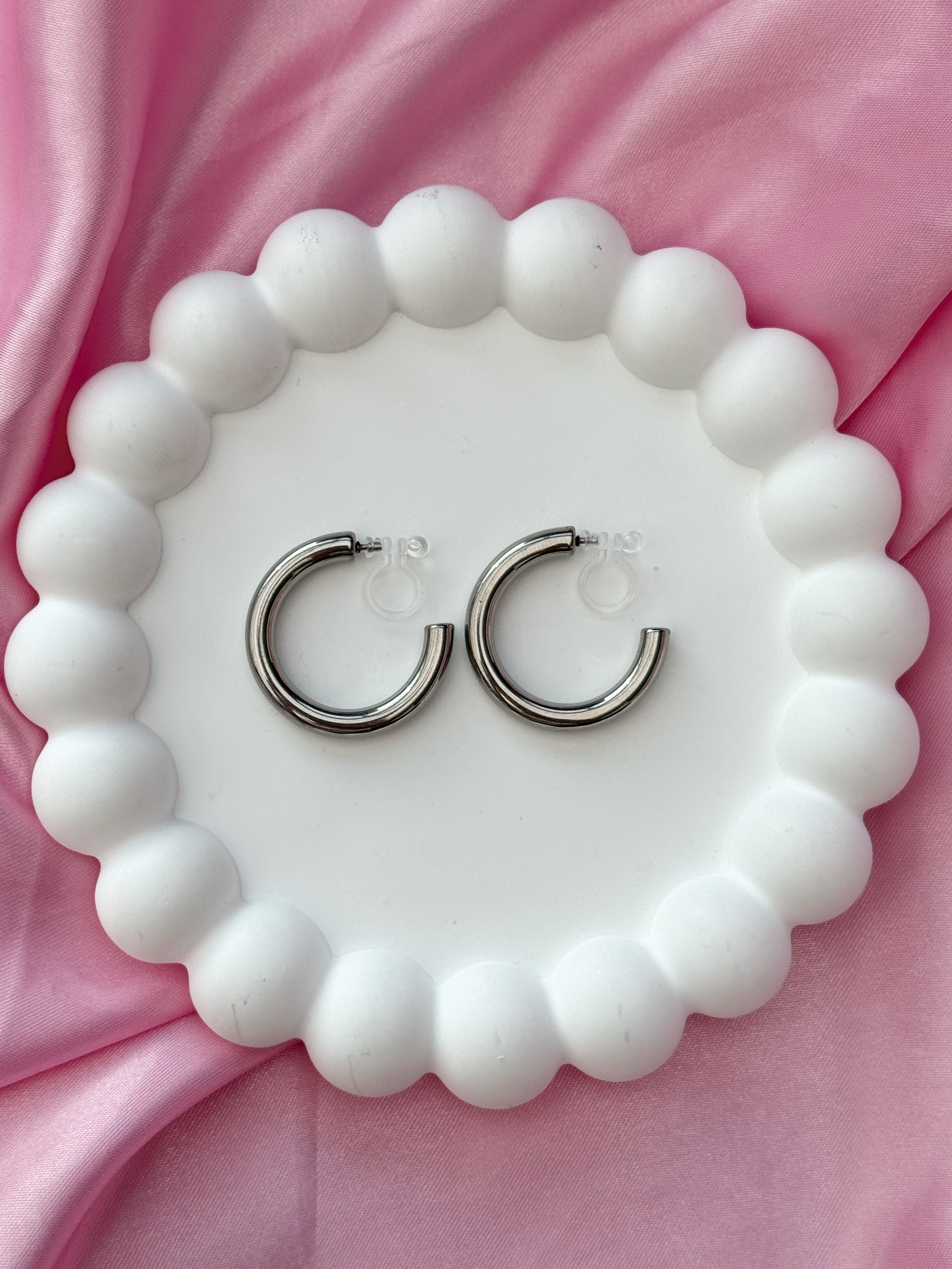 Clip on Earrings - Every Queen’s Desire - Silver