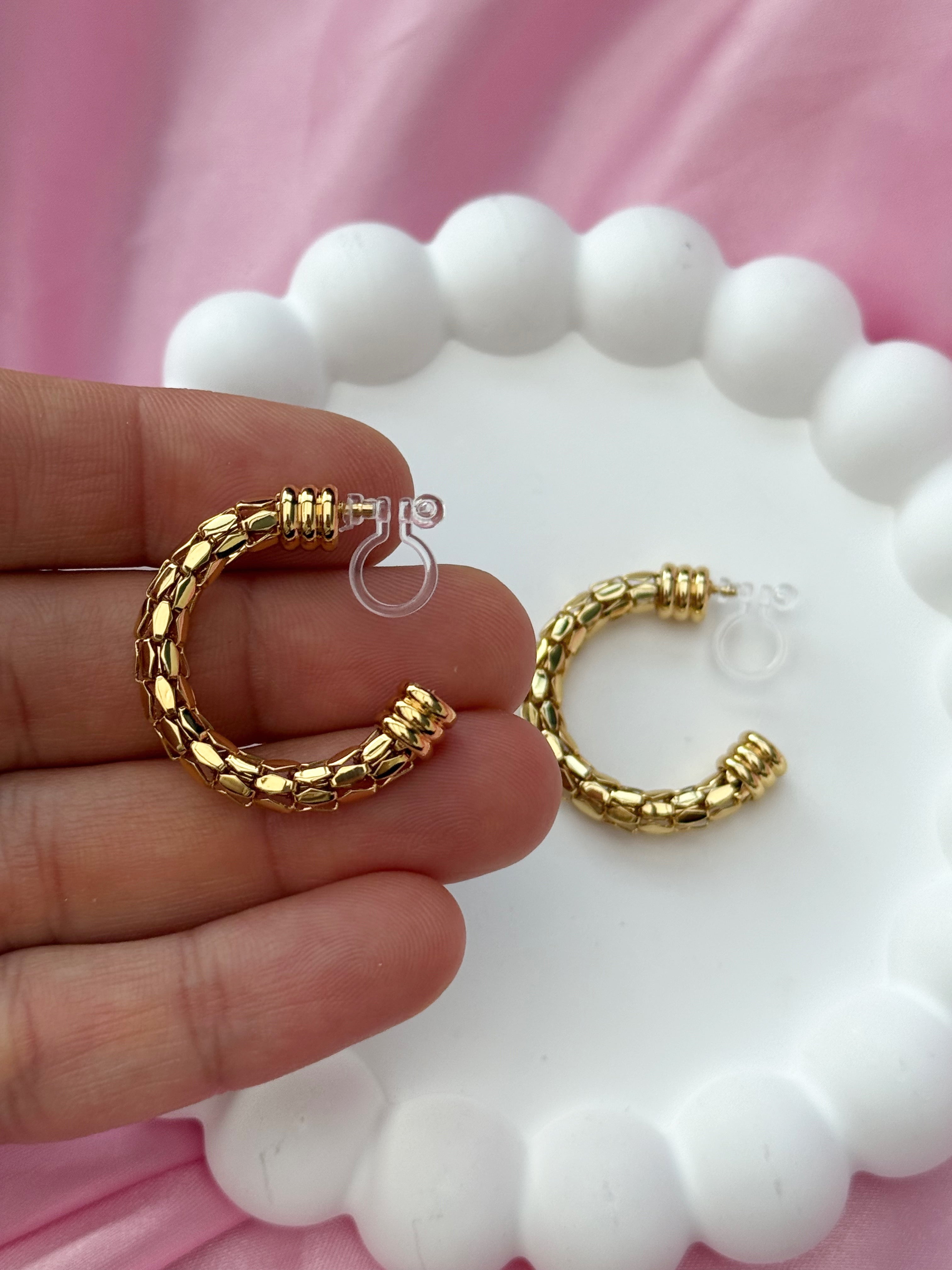 Clip on Earrings - Hint of glamour