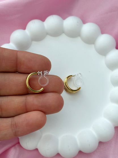 Clip on Earrings - Ready for my closeup - Gold