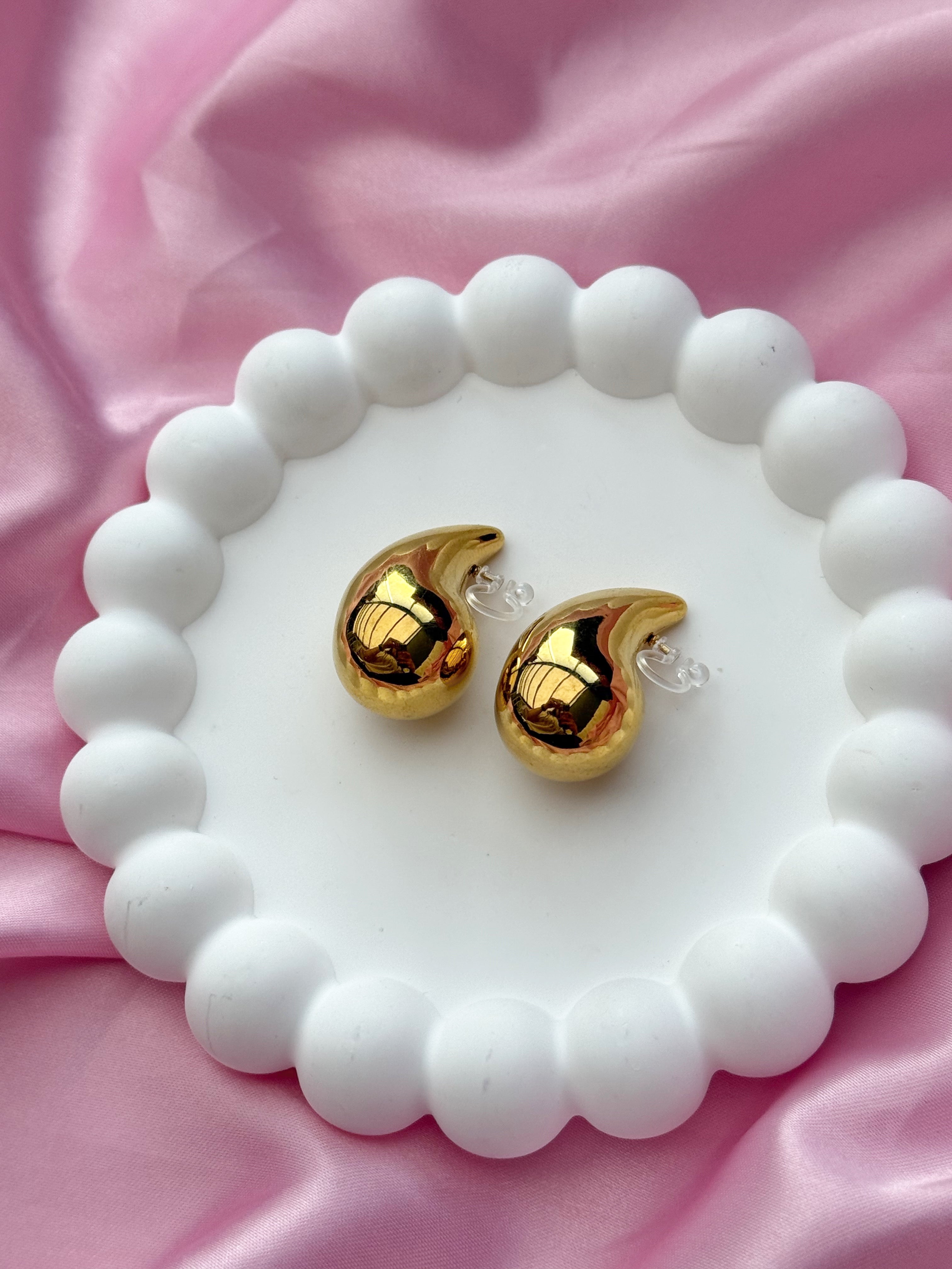 Clip on Earrings Teardrop