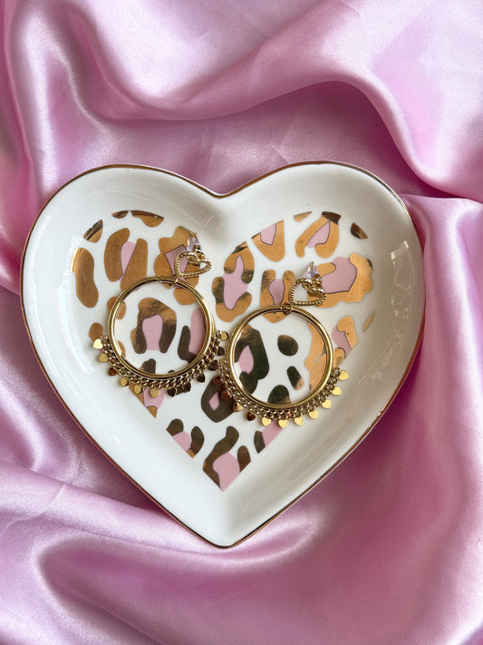 Oorbellen rond met hartjes detail - goud