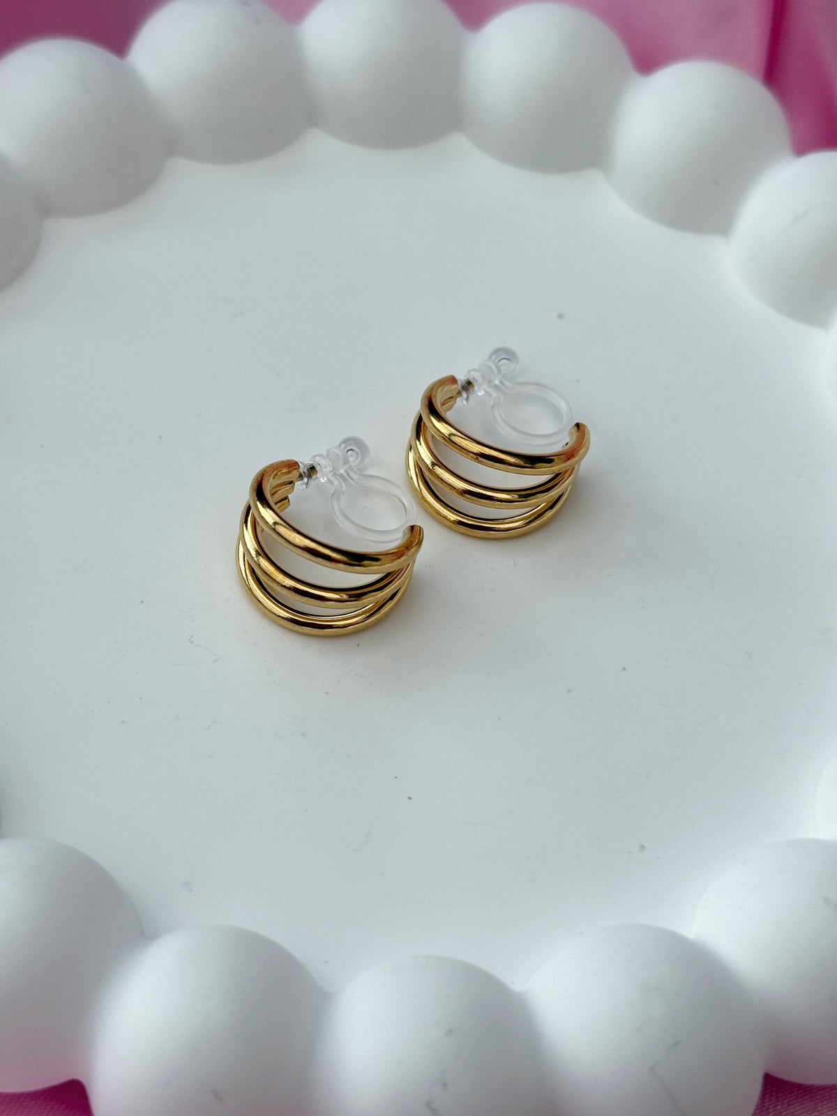 Clip on Earrings - Ready for my closeup - Gold