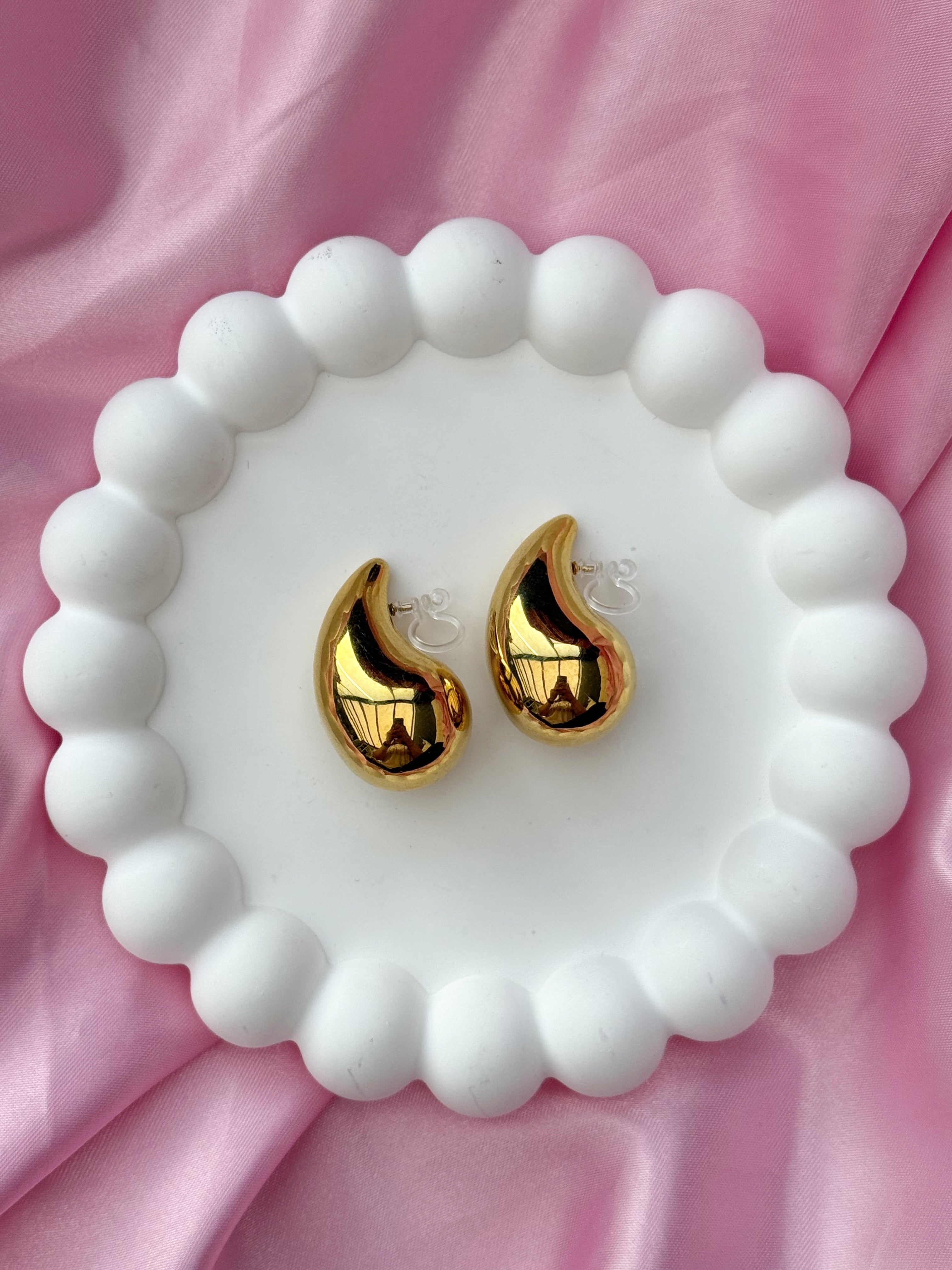Clip on Earrings Teardrop