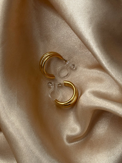 Clip on Earrings - Ready for my closeup - Gold
