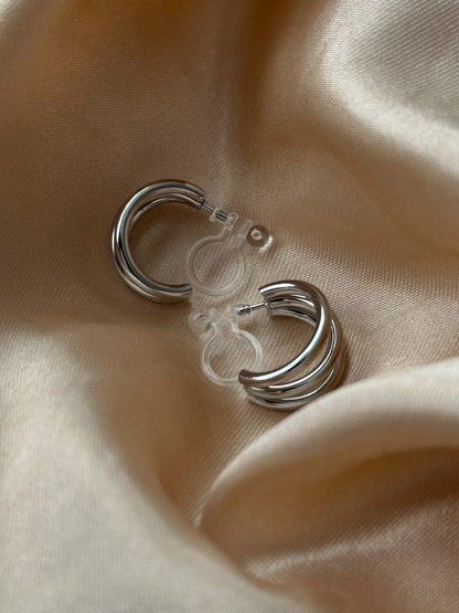 Clip on Earrings - Ready for my closeup - Gold